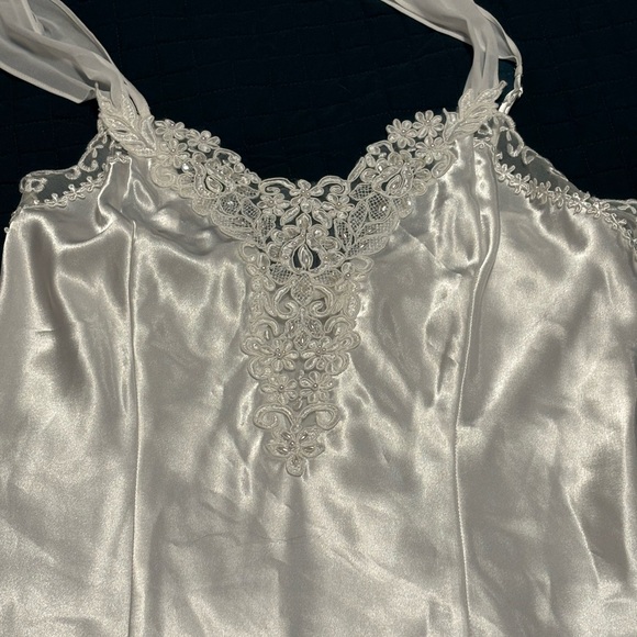 Luxurious Satin Lace-Trimmed Slip - Picture 2 of 6